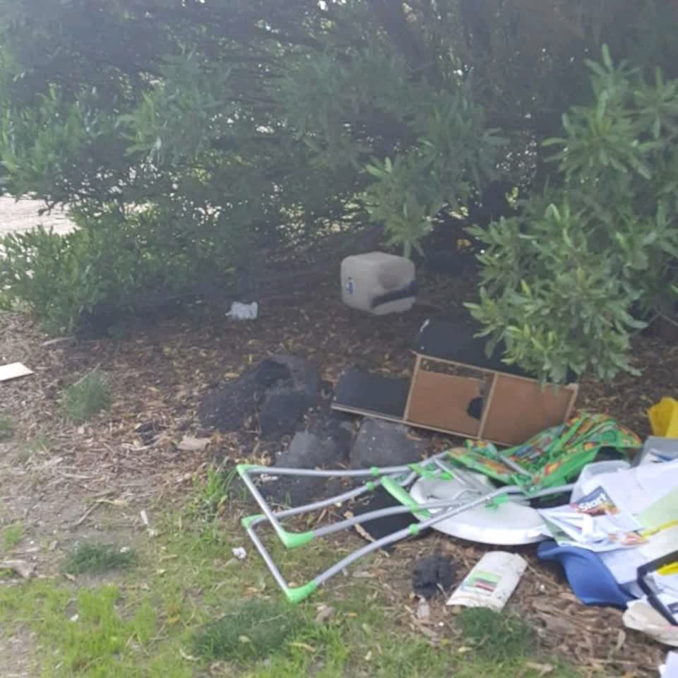 The photograph attached to this rubbish/recycling report