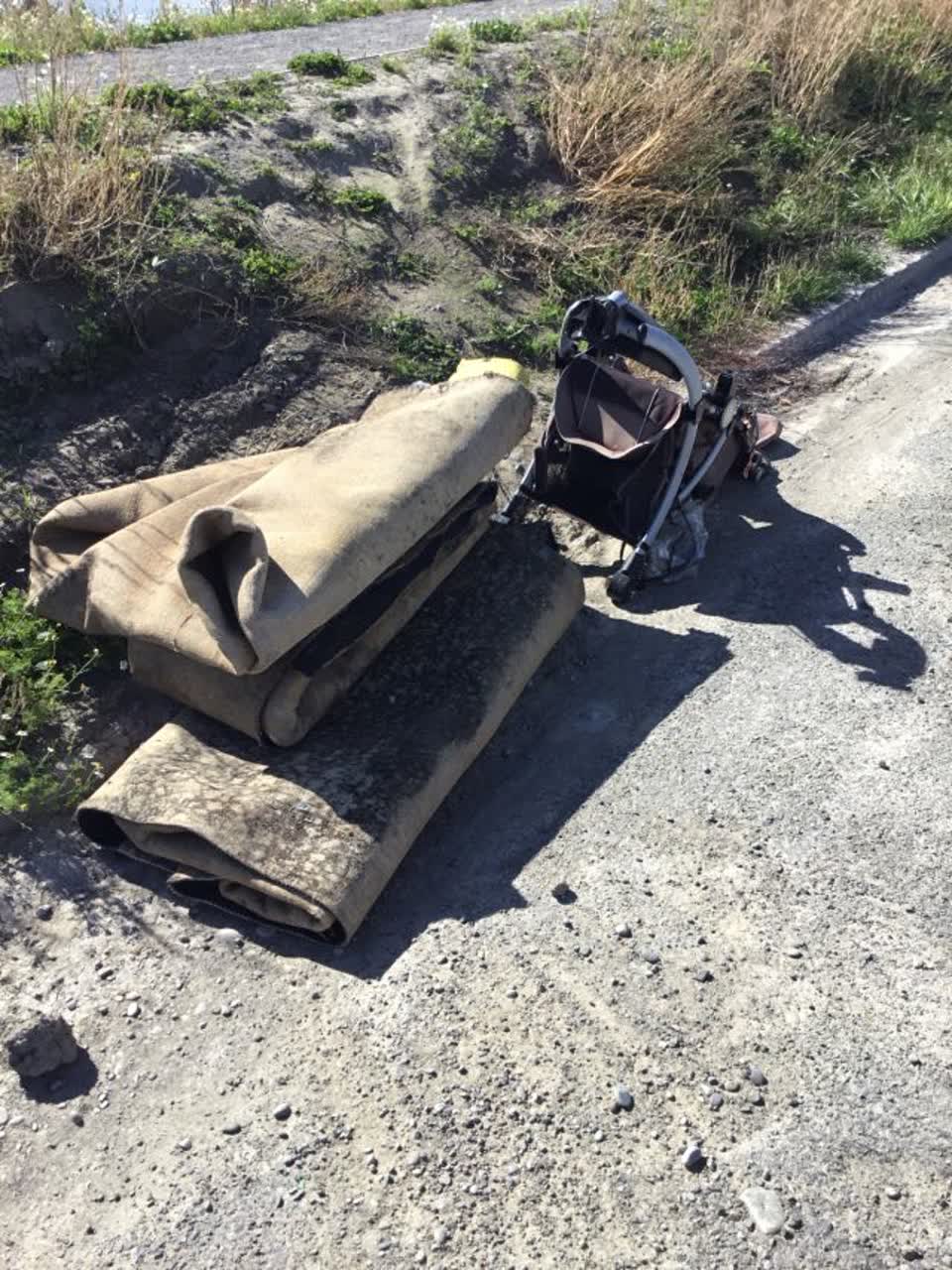 The photograph attached to this rubbish/recycling report