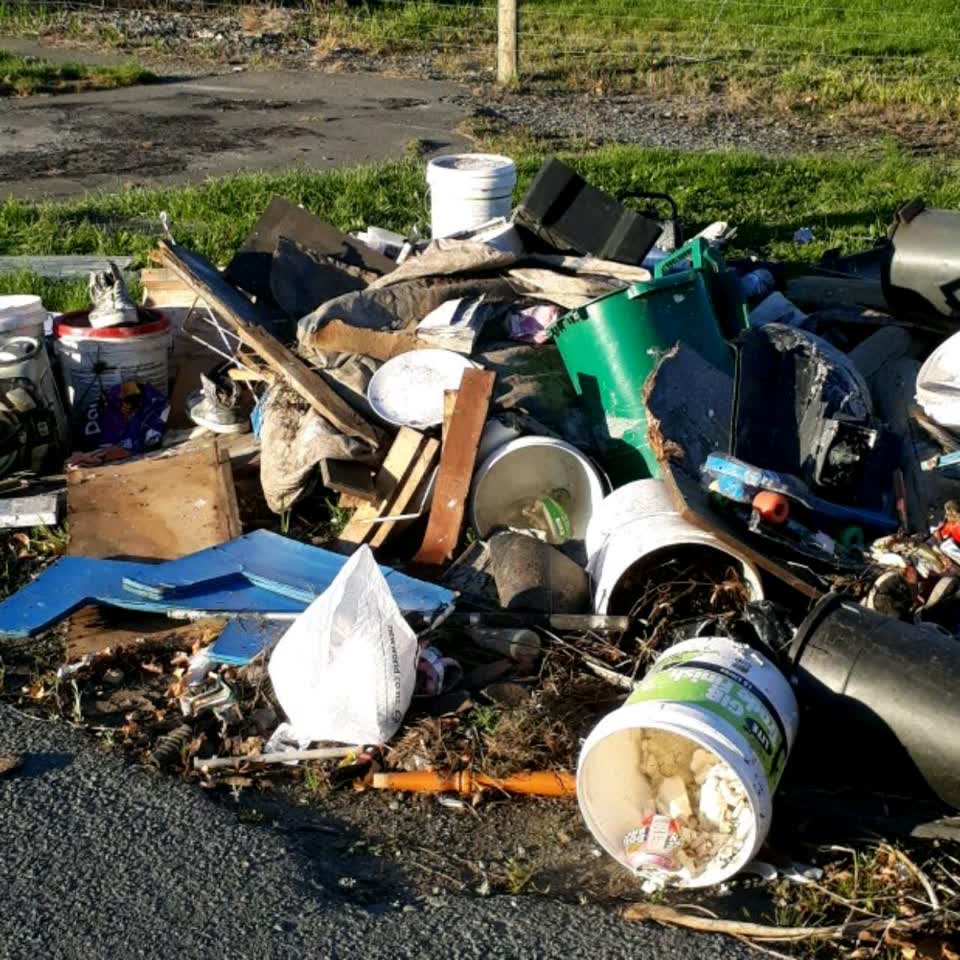 The photograph attached to this rubbish/recycling report