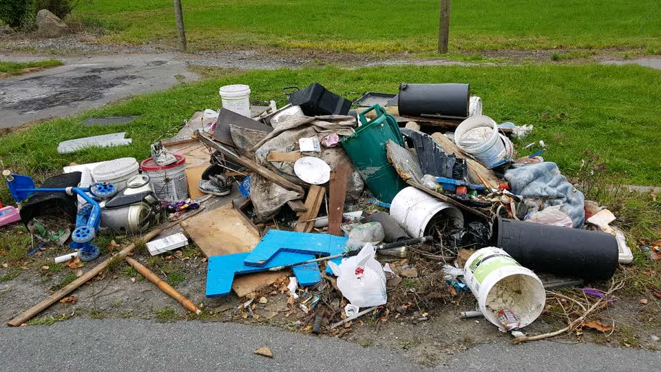 The photograph attached to this rubbish/recycling report