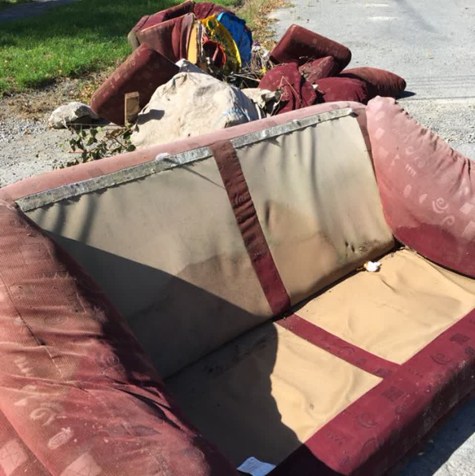 The photograph attached to this rubbish/recycling report