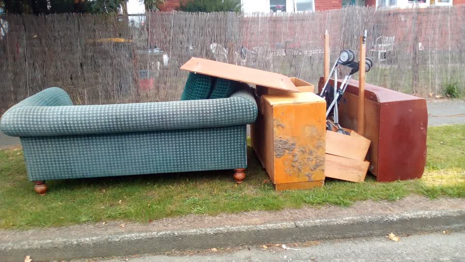 The photograph attached to this rubbish/recycling report