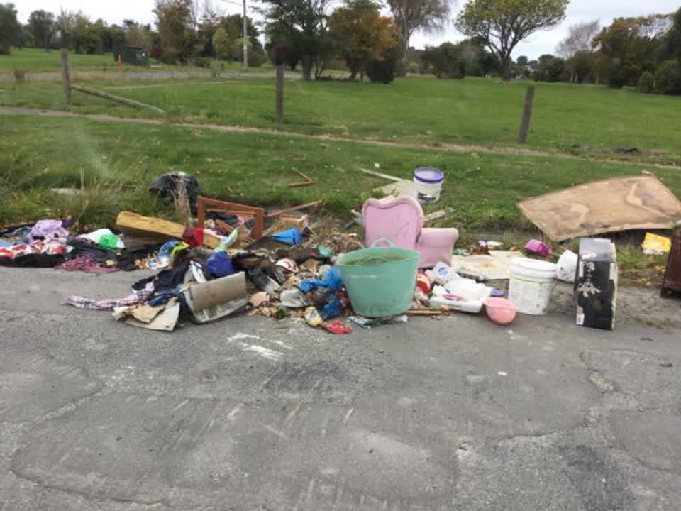The photograph attached to this rubbish/recycling report
