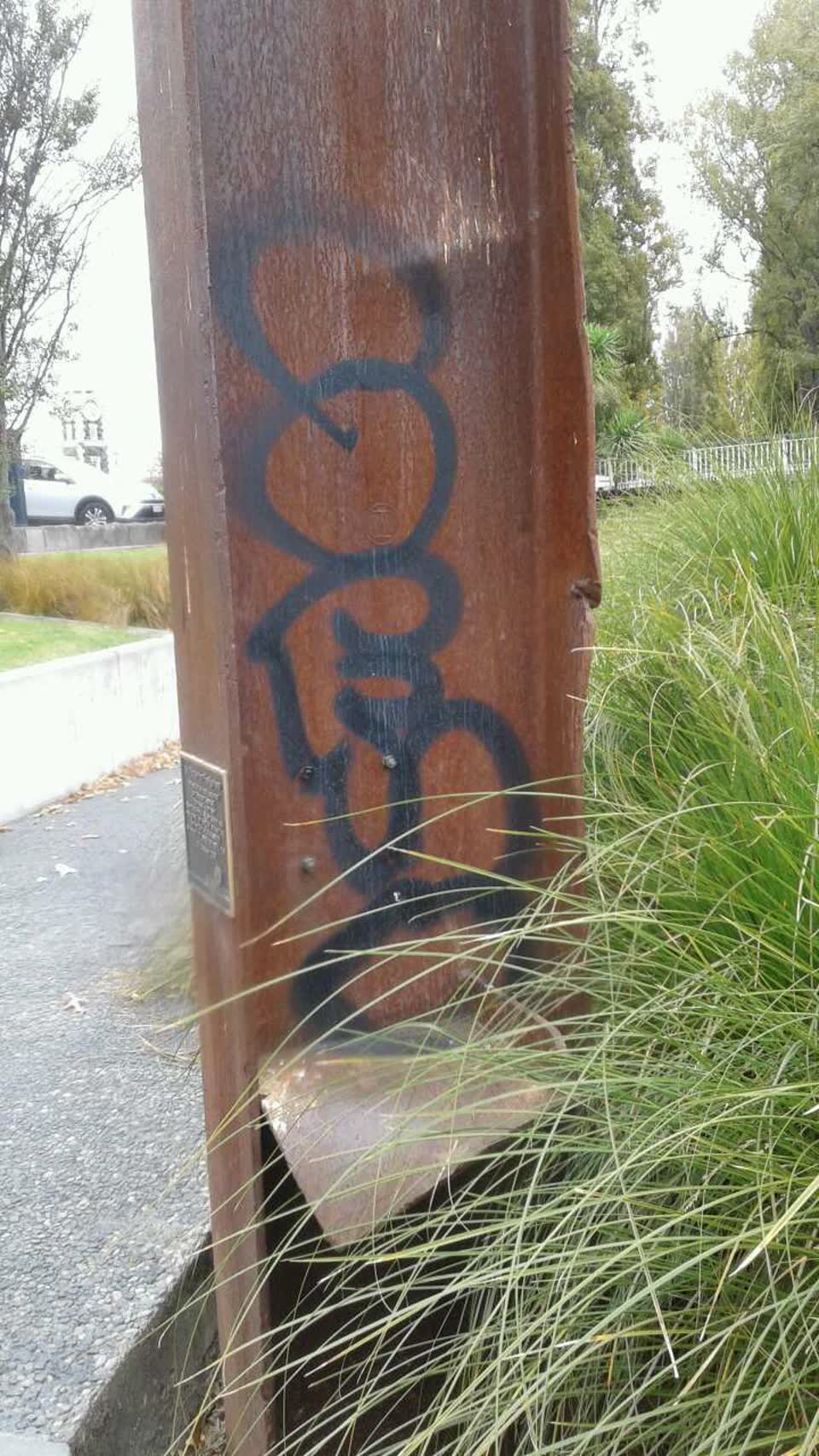 The photograph attached to this graffiti report