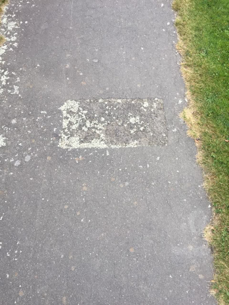 The photograph attached to this roading/streets report