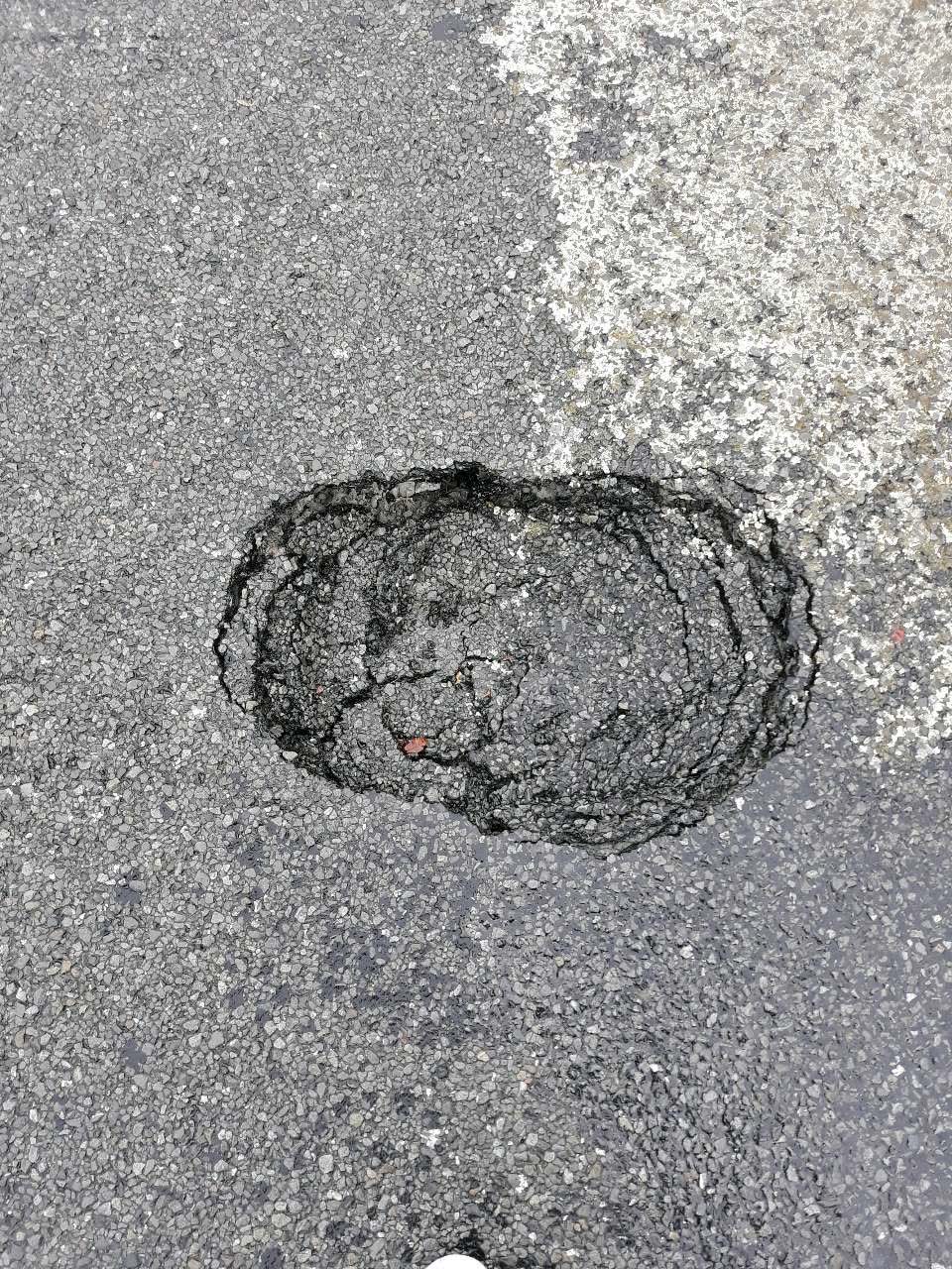 The photograph attached to this roading/streets report