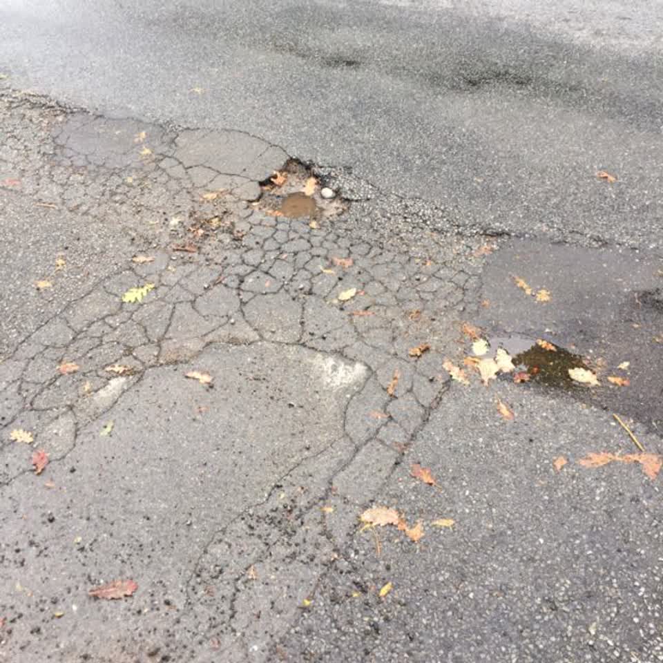 The photograph attached to this roading/streets report