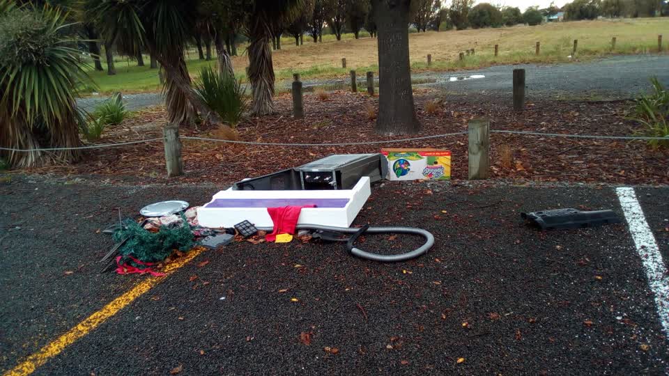 The photograph attached to this rubbish/recycling report