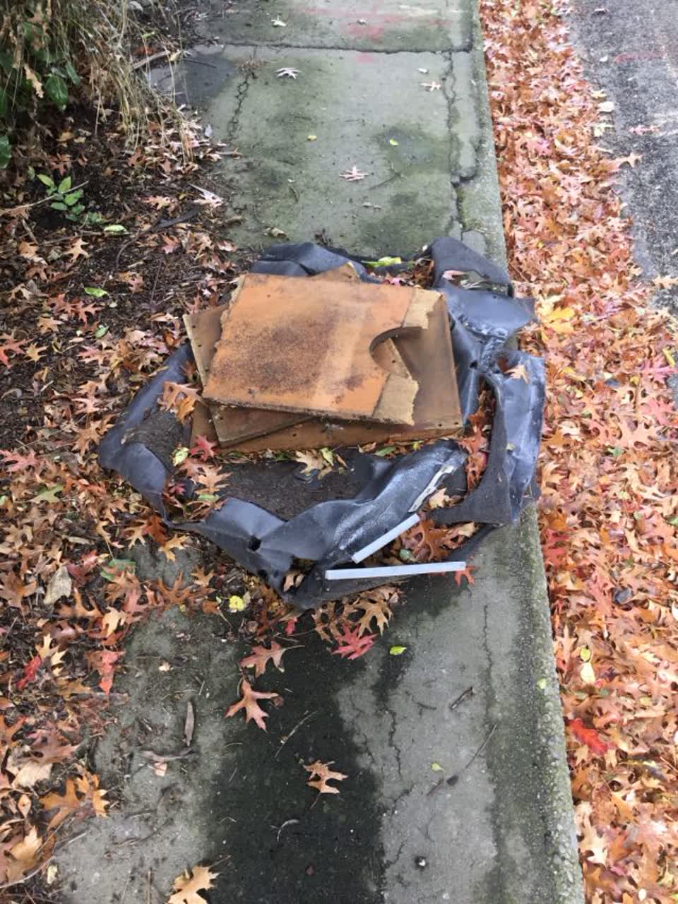 The photograph attached to this rubbish/recycling report