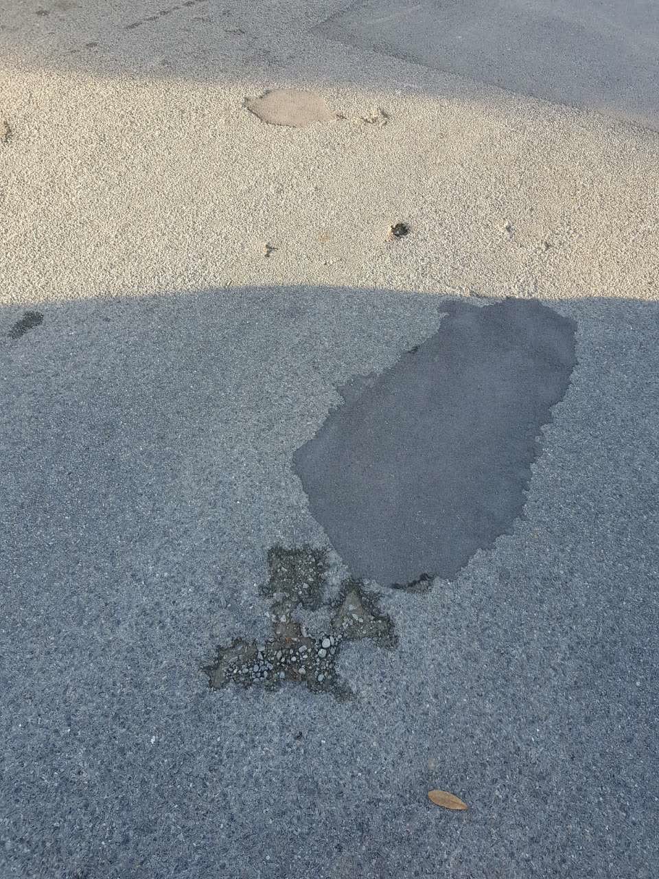The photograph attached to this roading/streets report