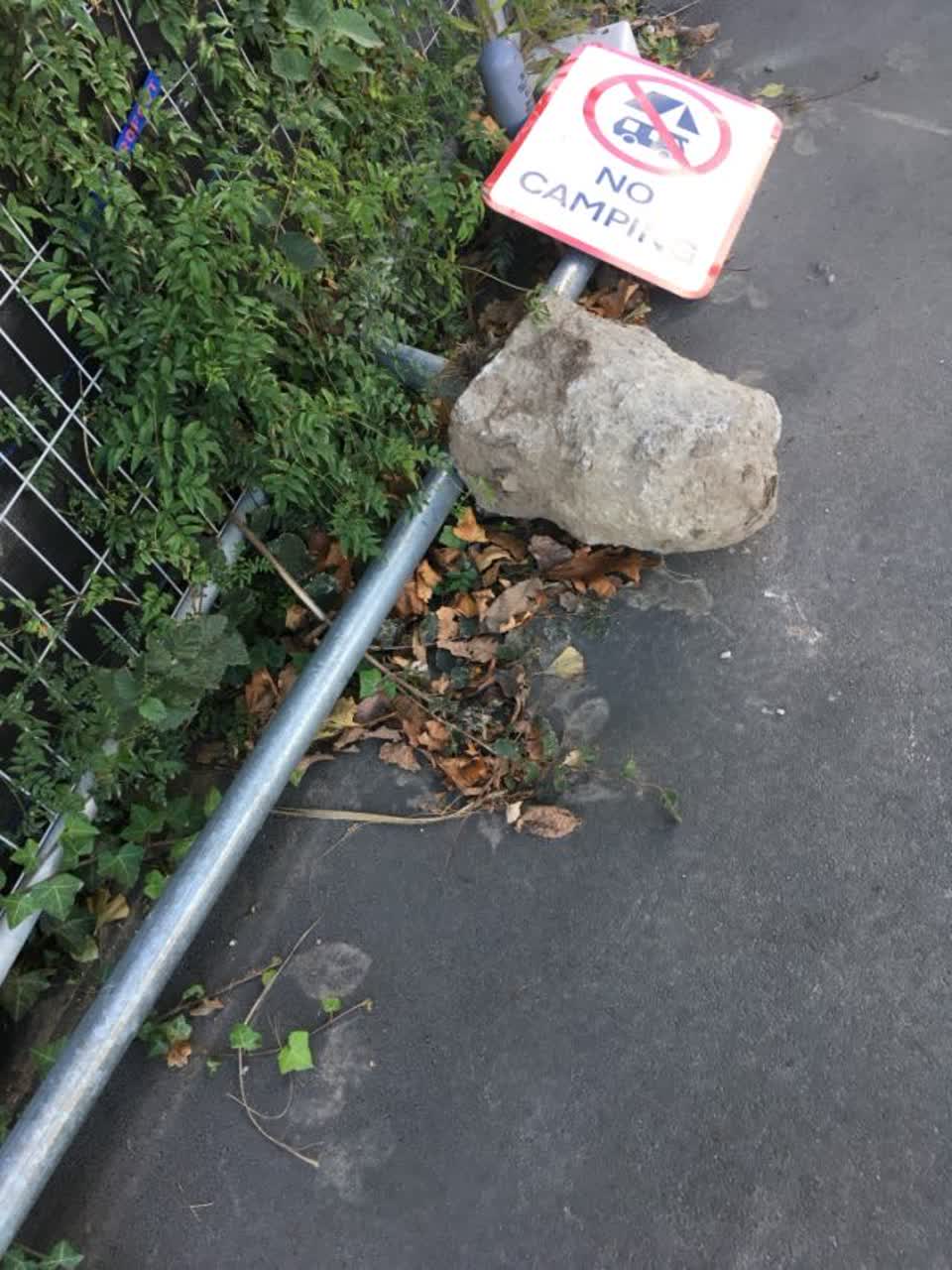 The photograph attached to this roading/streets report