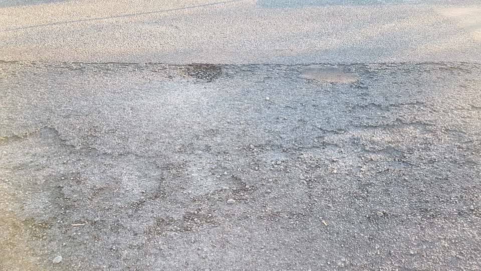 The photograph attached to this roading/streets report
