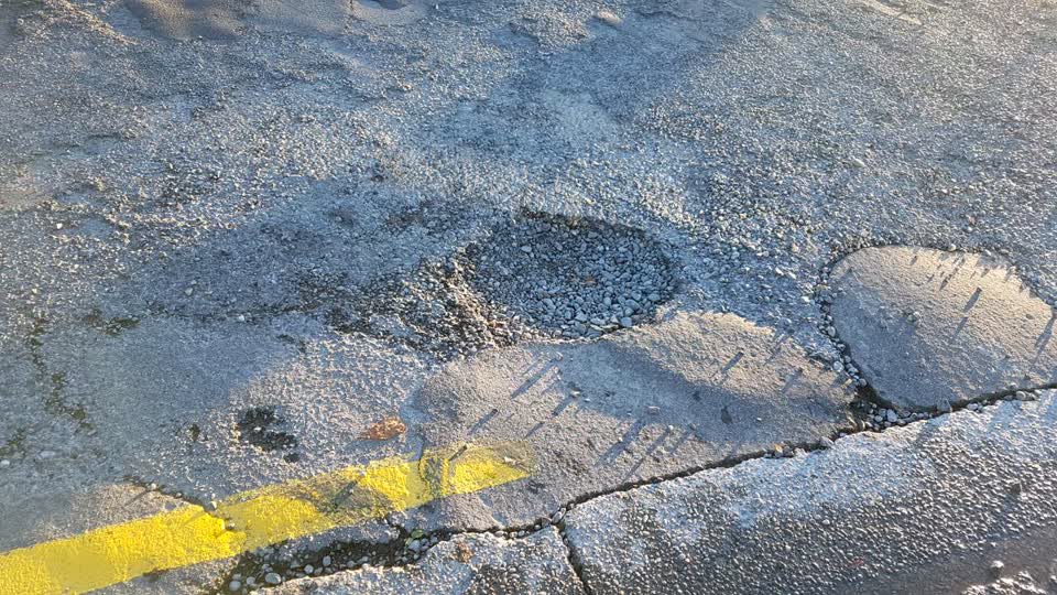 The photograph attached to this roading/streets report