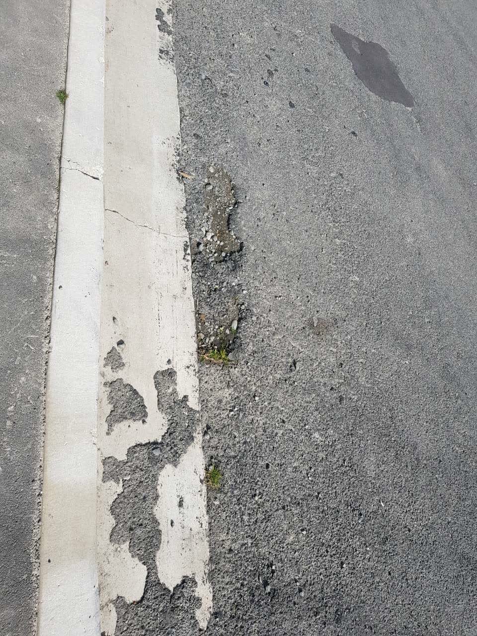 The photograph attached to this roading/streets report