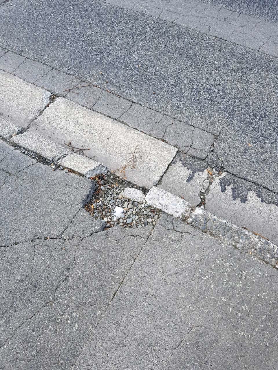 The photograph attached to this roading/streets report