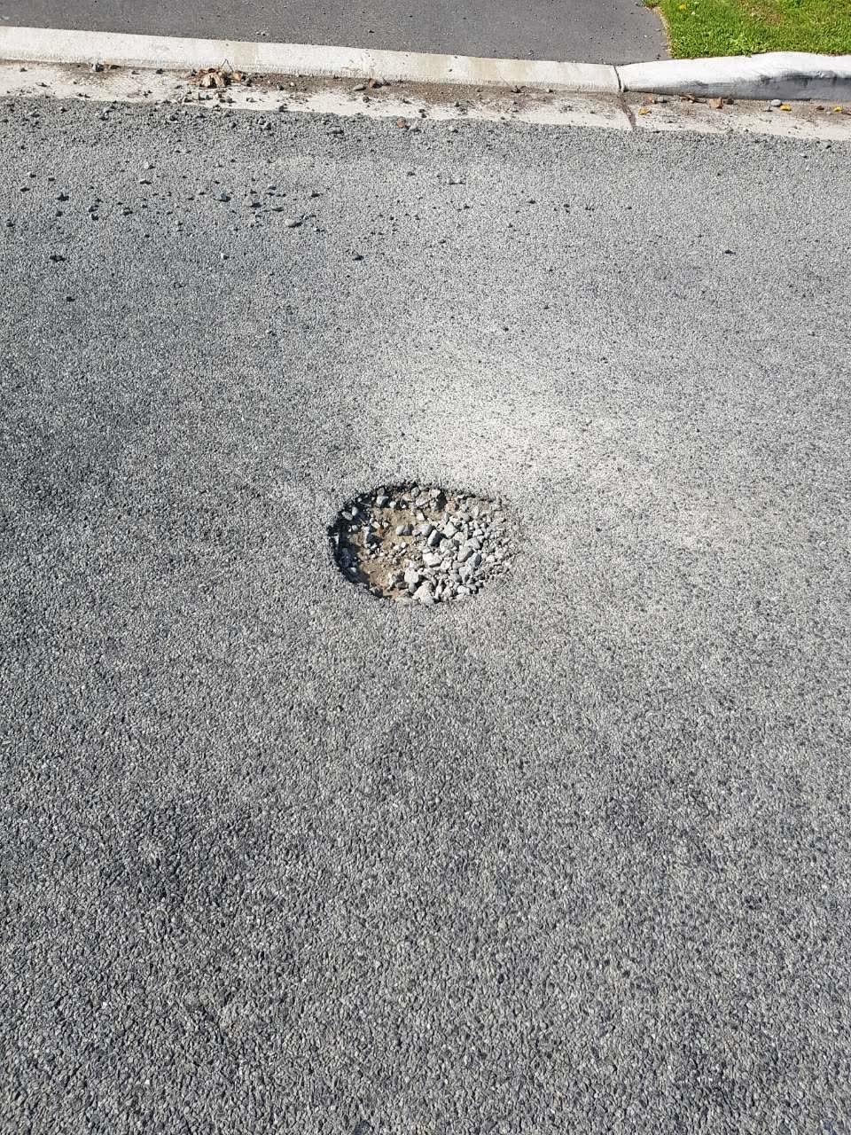 The photograph attached to this roading/streets report