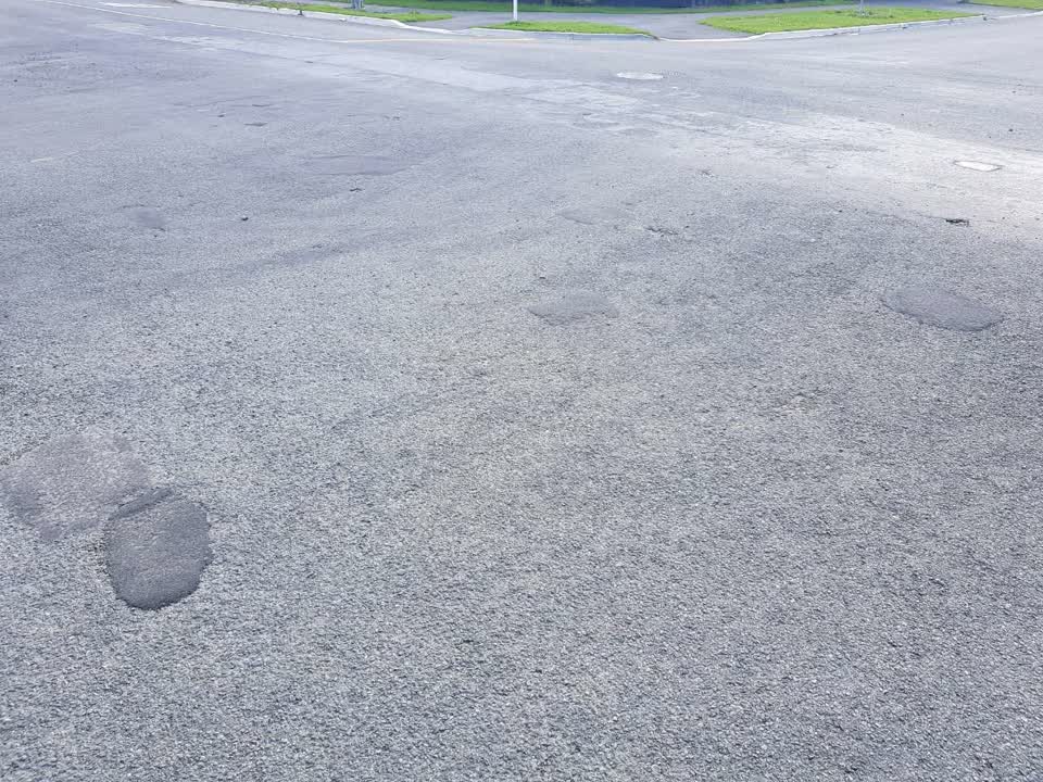 The photograph attached to this roading/streets report