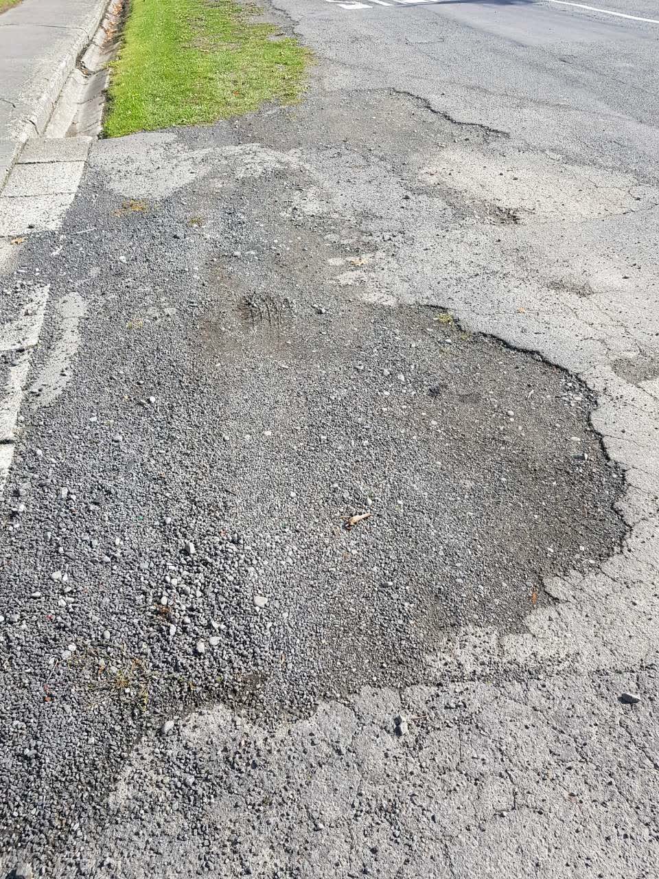 The photograph attached to this roading/streets report