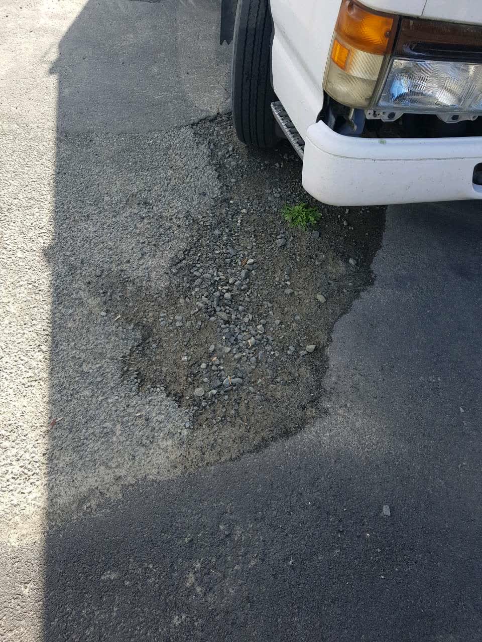 The photograph attached to this roading/streets report