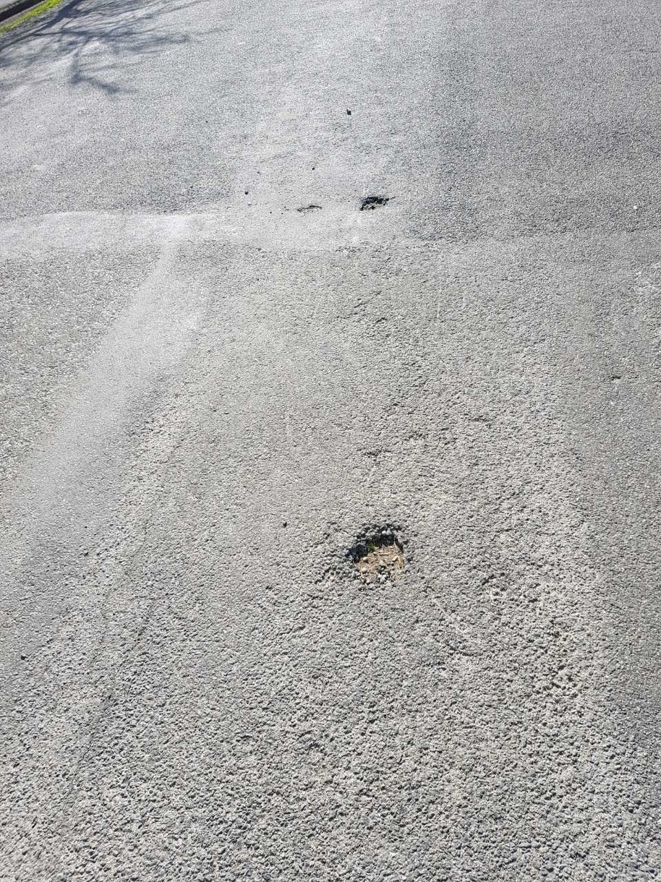 The photograph attached to this roading/streets report