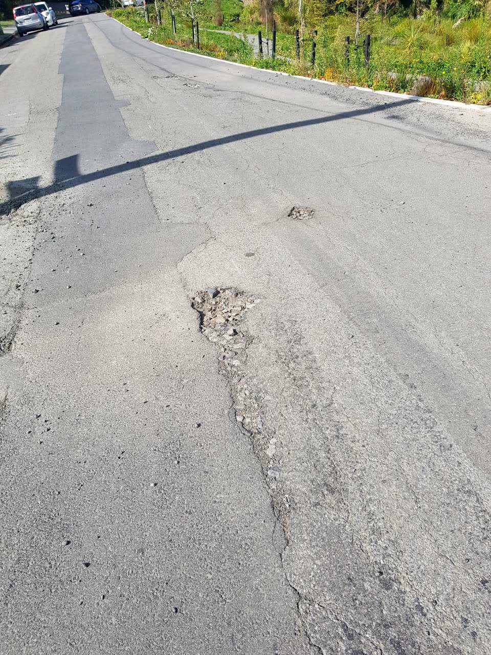 The photograph attached to this roading/streets report