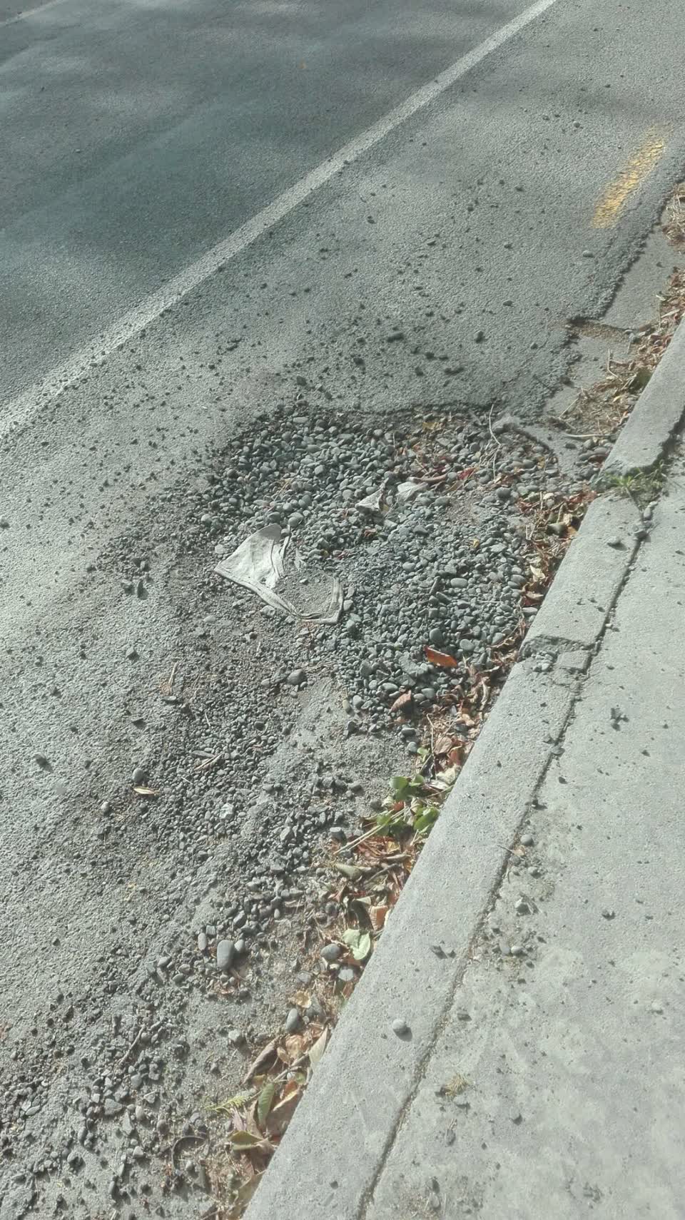 The photograph attached to this roading/streets report