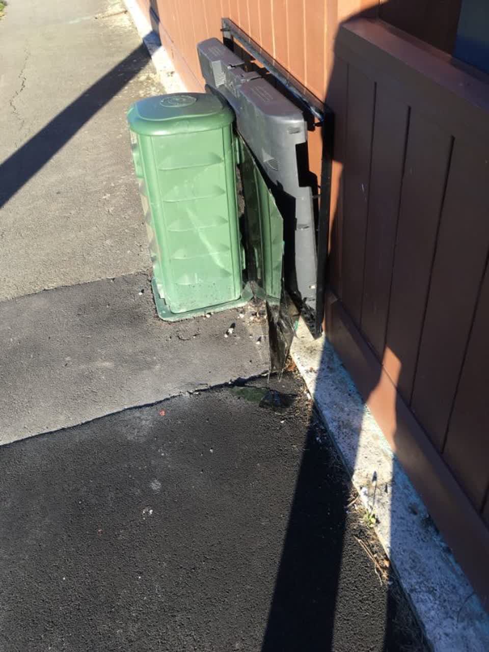 The photograph attached to this rubbish/recycling report