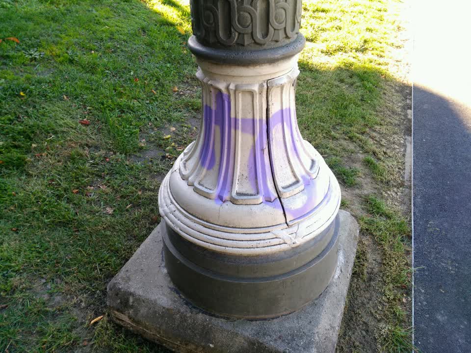 The photograph attached to this graffiti report