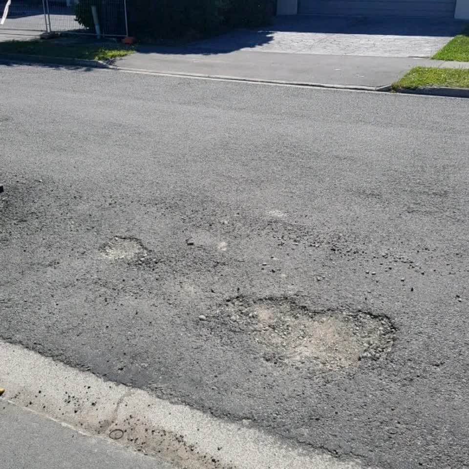 The photograph attached to this roading/streets report