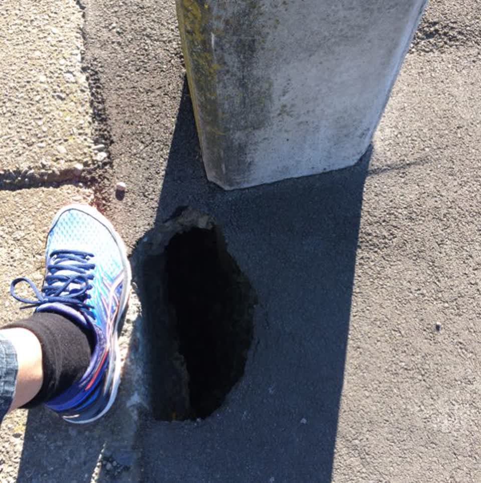 The photograph attached to this roading/streets report