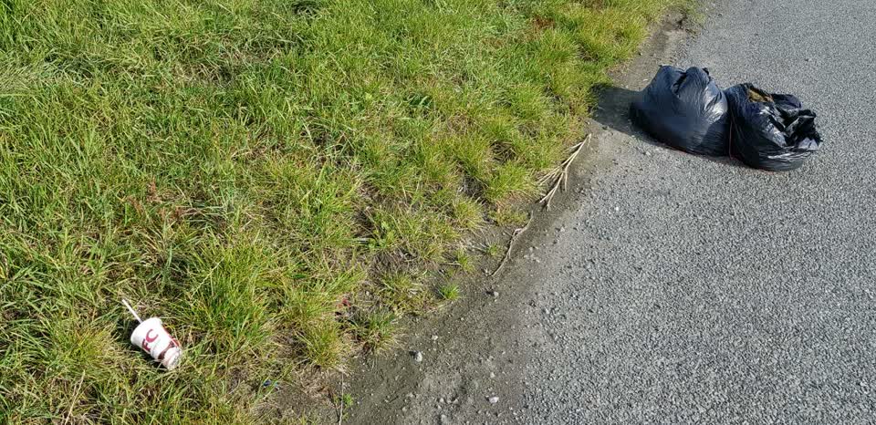 The photograph attached to this rubbish/recycling report