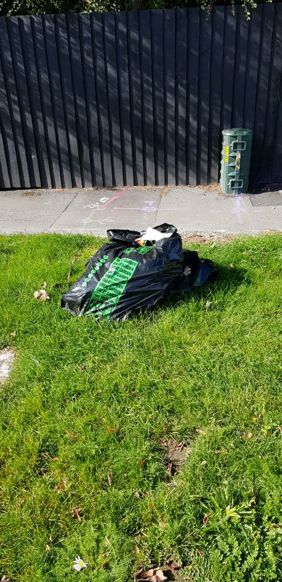 The photograph attached to this rubbish/recycling report