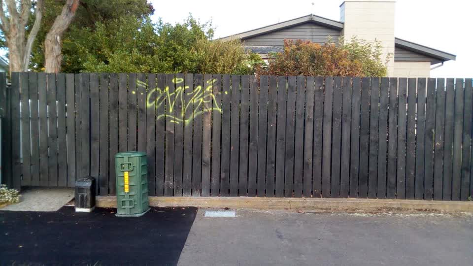 The photograph attached to this graffiti report
