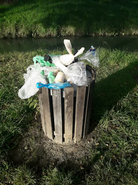 Rubbish/Recycling, a report photo