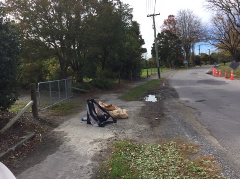 The photograph attached to this rubbish/recycling report