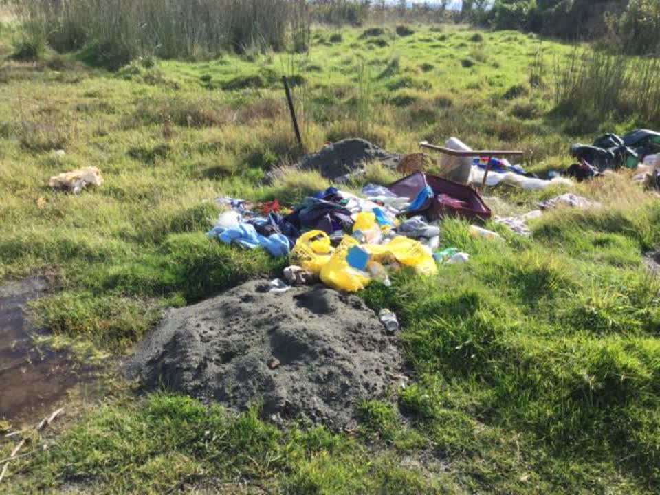 The photograph attached to this rubbish/recycling report