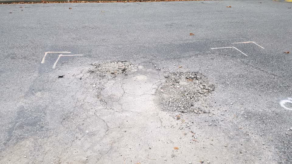 The photograph attached to this roading/streets report