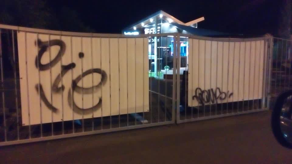 The photograph attached to this graffiti report