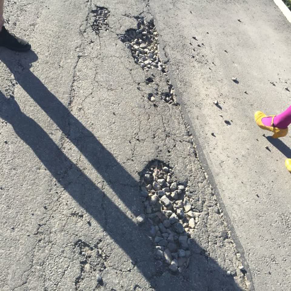 The photograph attached to this roading/streets report