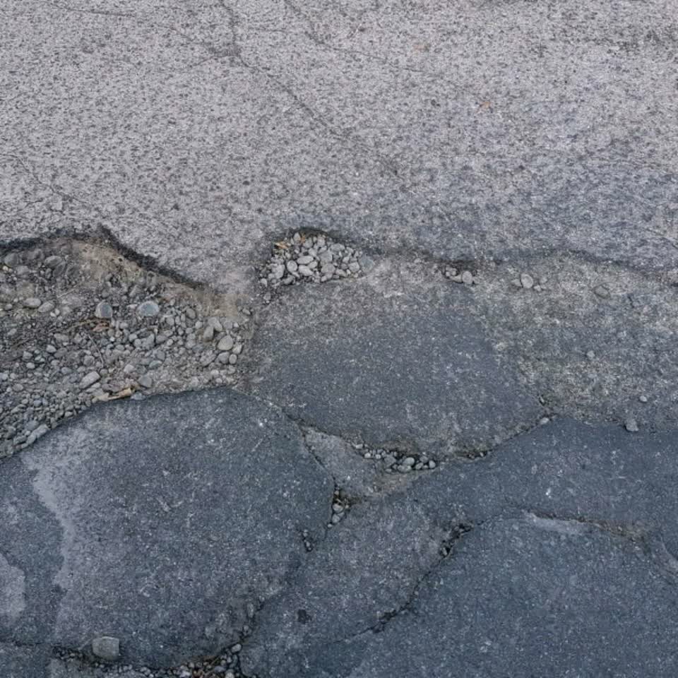 The photograph attached to this roading/streets report