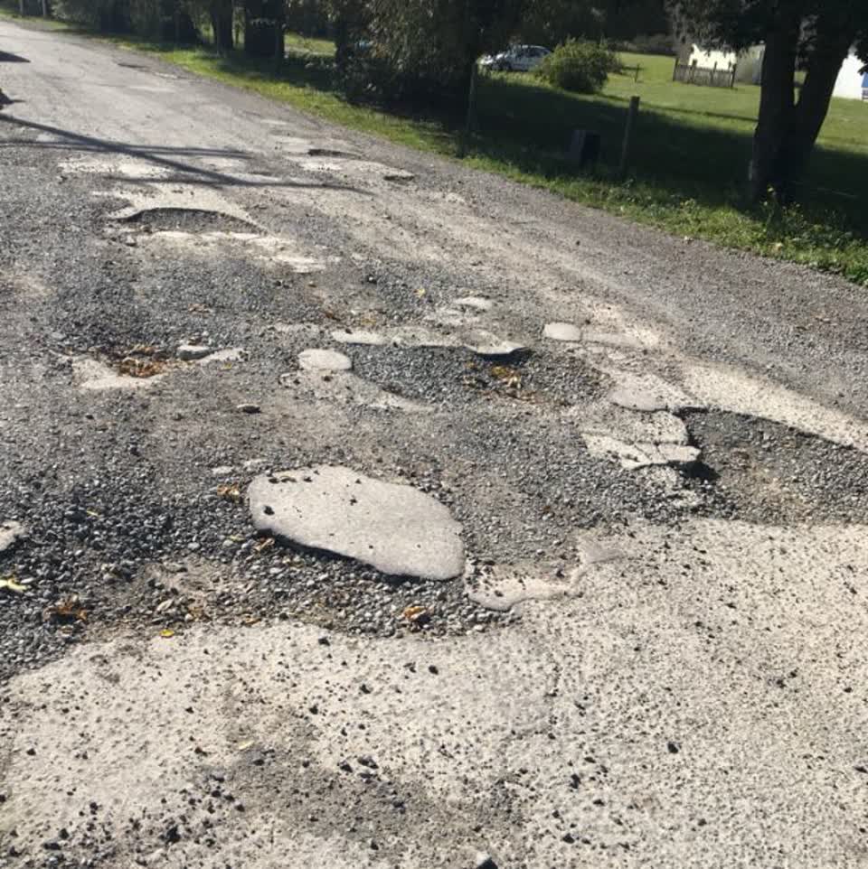 The photograph attached to this roading/streets report