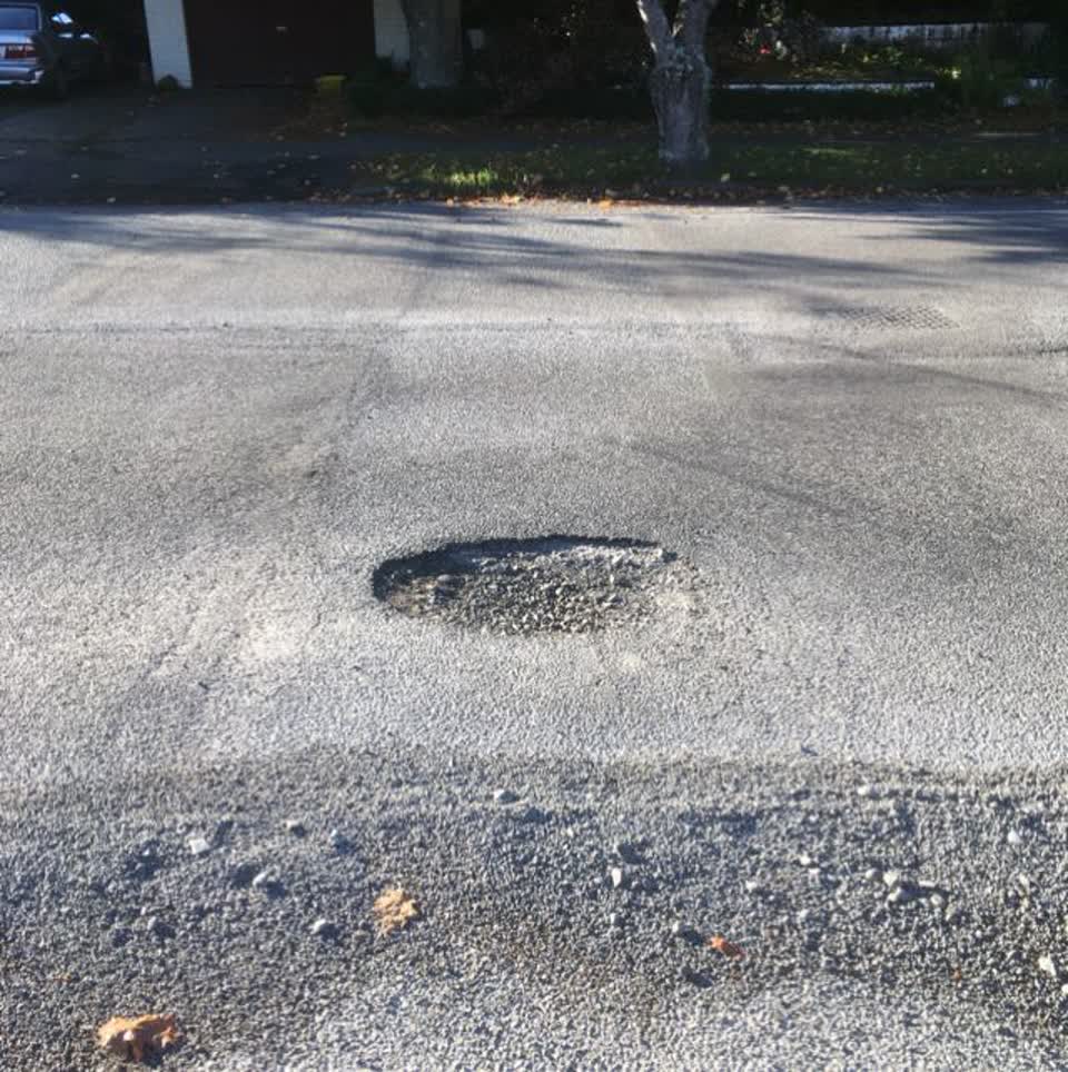 The photograph attached to this roading/streets report