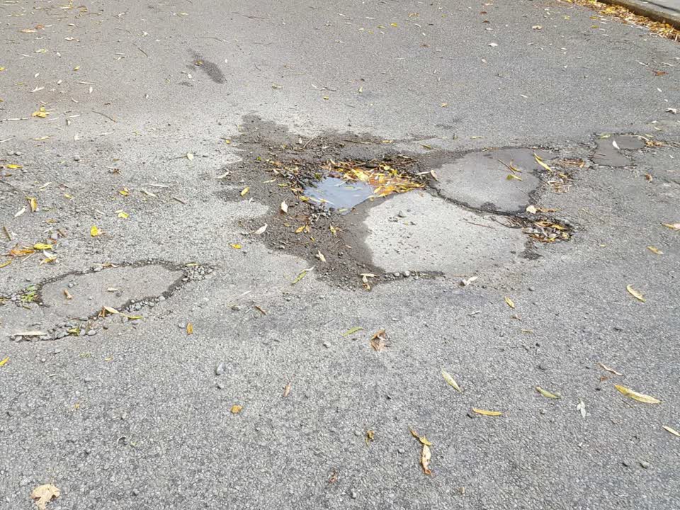 The photograph attached to this roading/streets report