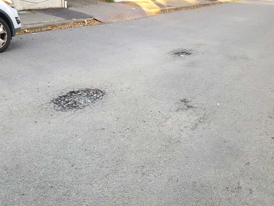 The photograph attached to this roading/streets report