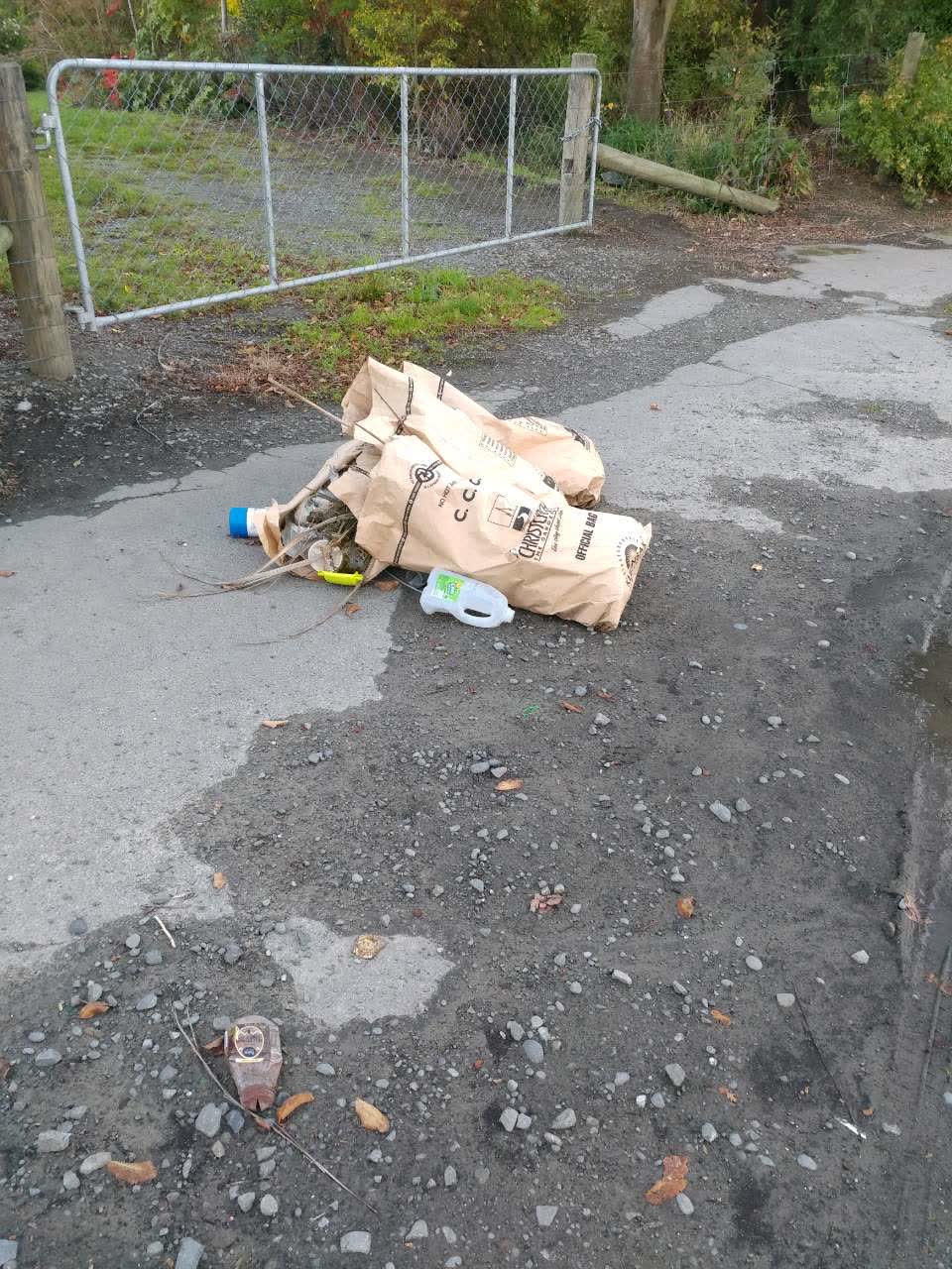 The photograph attached to this rubbish/recycling report