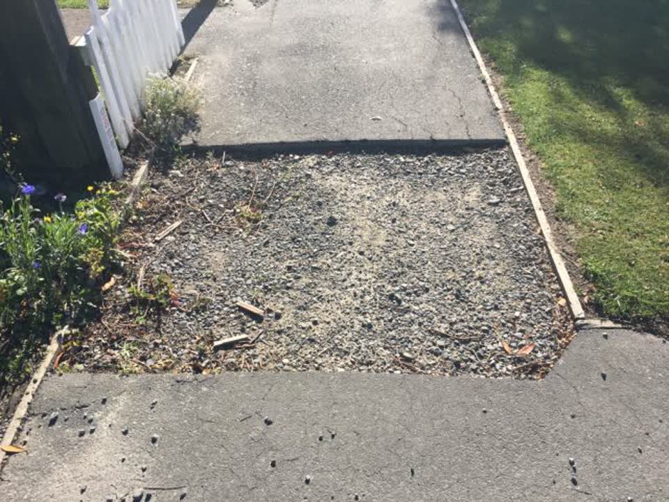 The photograph attached to this roading/streets report