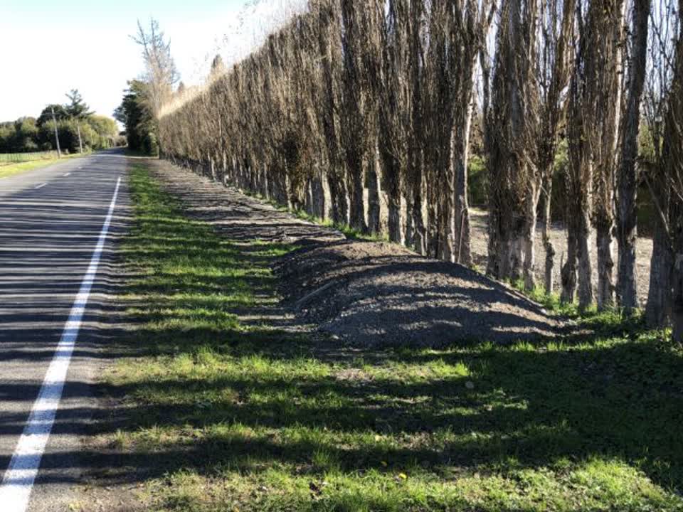 The photograph attached to this roading/streets report