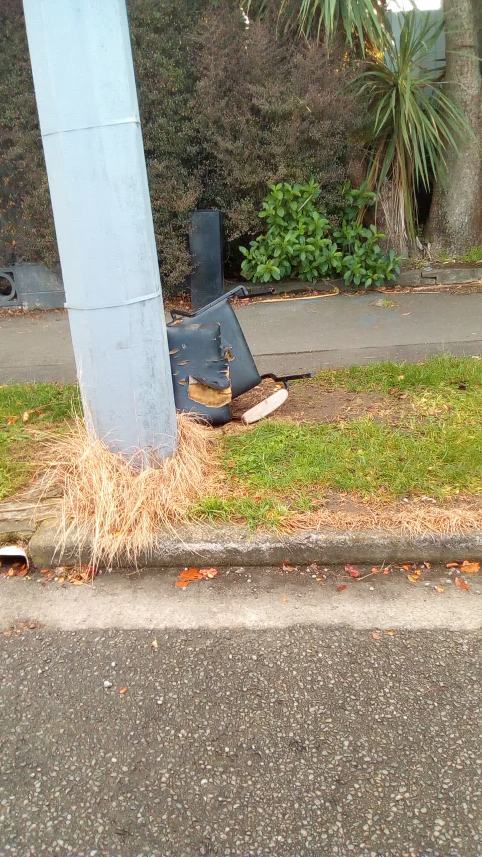 The photograph attached to this rubbish/recycling report