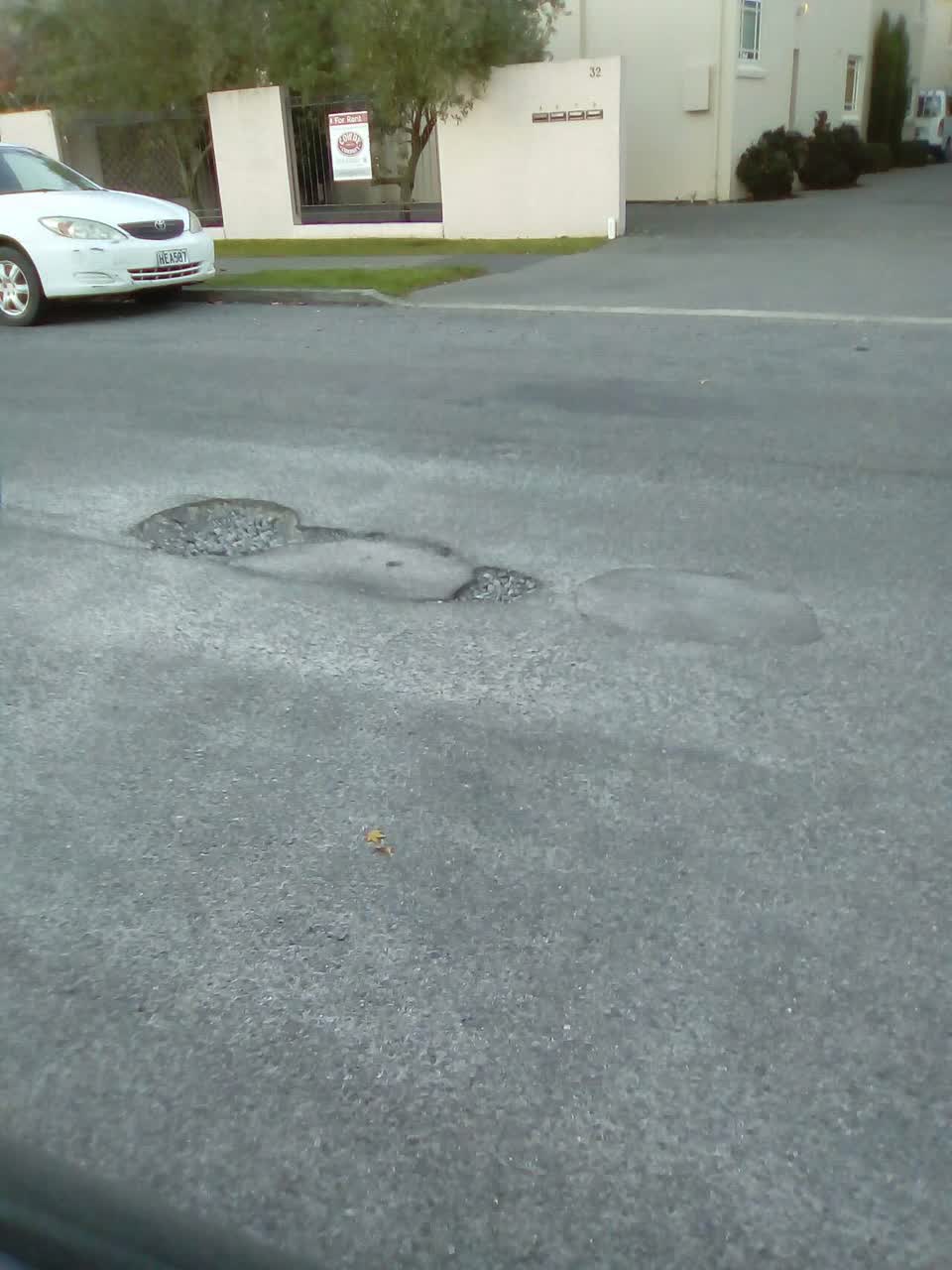 The photograph attached to this roading/streets report