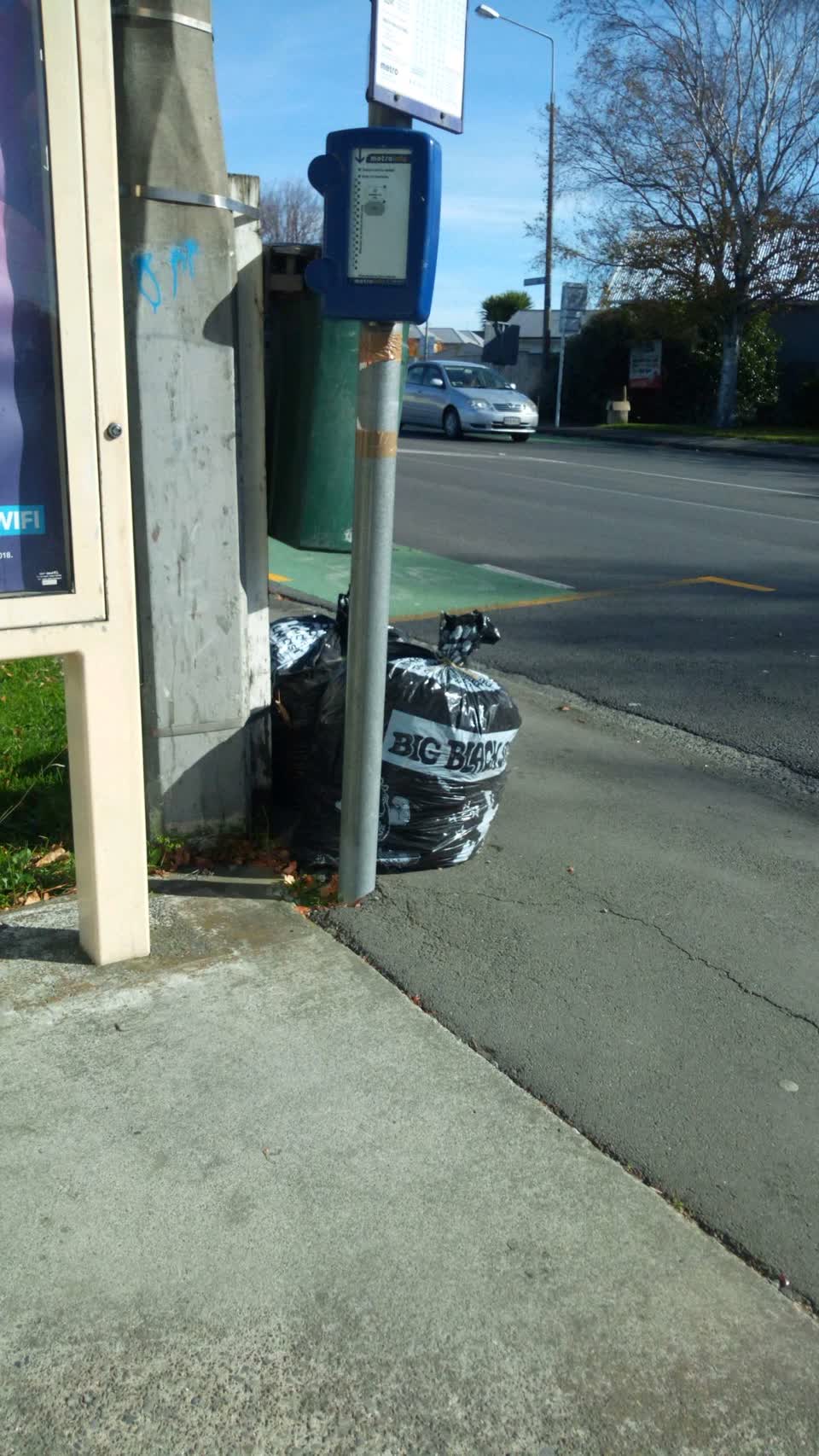 The photograph attached to this rubbish/recycling report